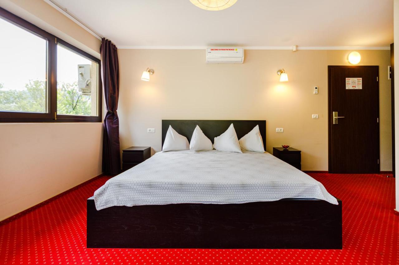 Rex Infinity View 4* Cazanele Dunarii Dubova Zewnętrze zdjęcie